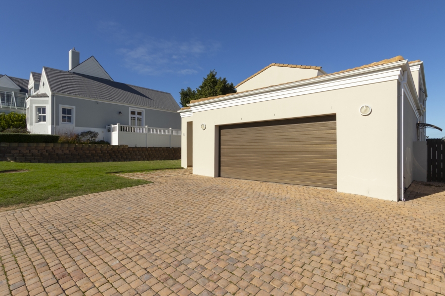 To Let 4 Bedroom Property for Rent in Heldervue Western Cape